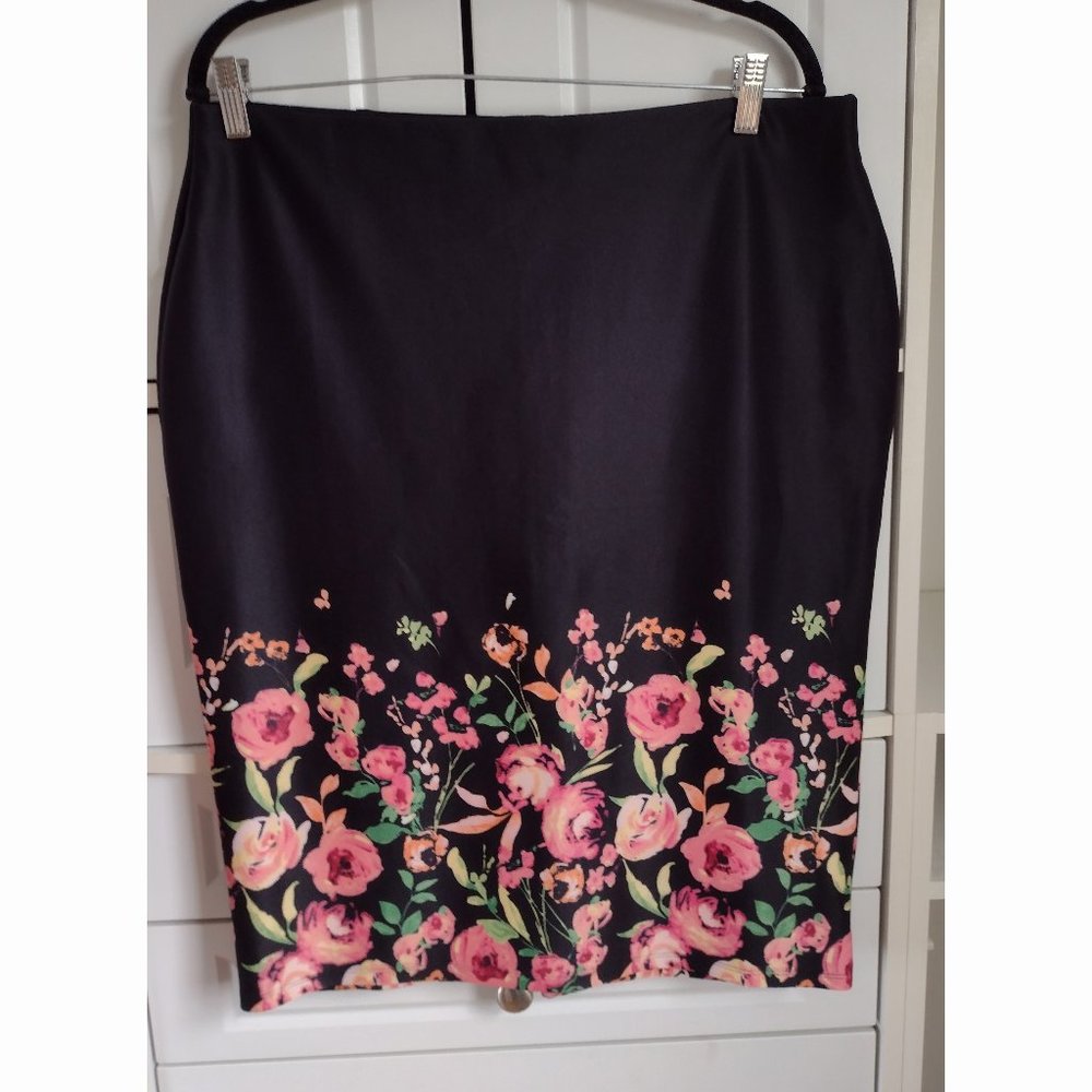 NYCC Stretchy Floral Pull-on Skirt